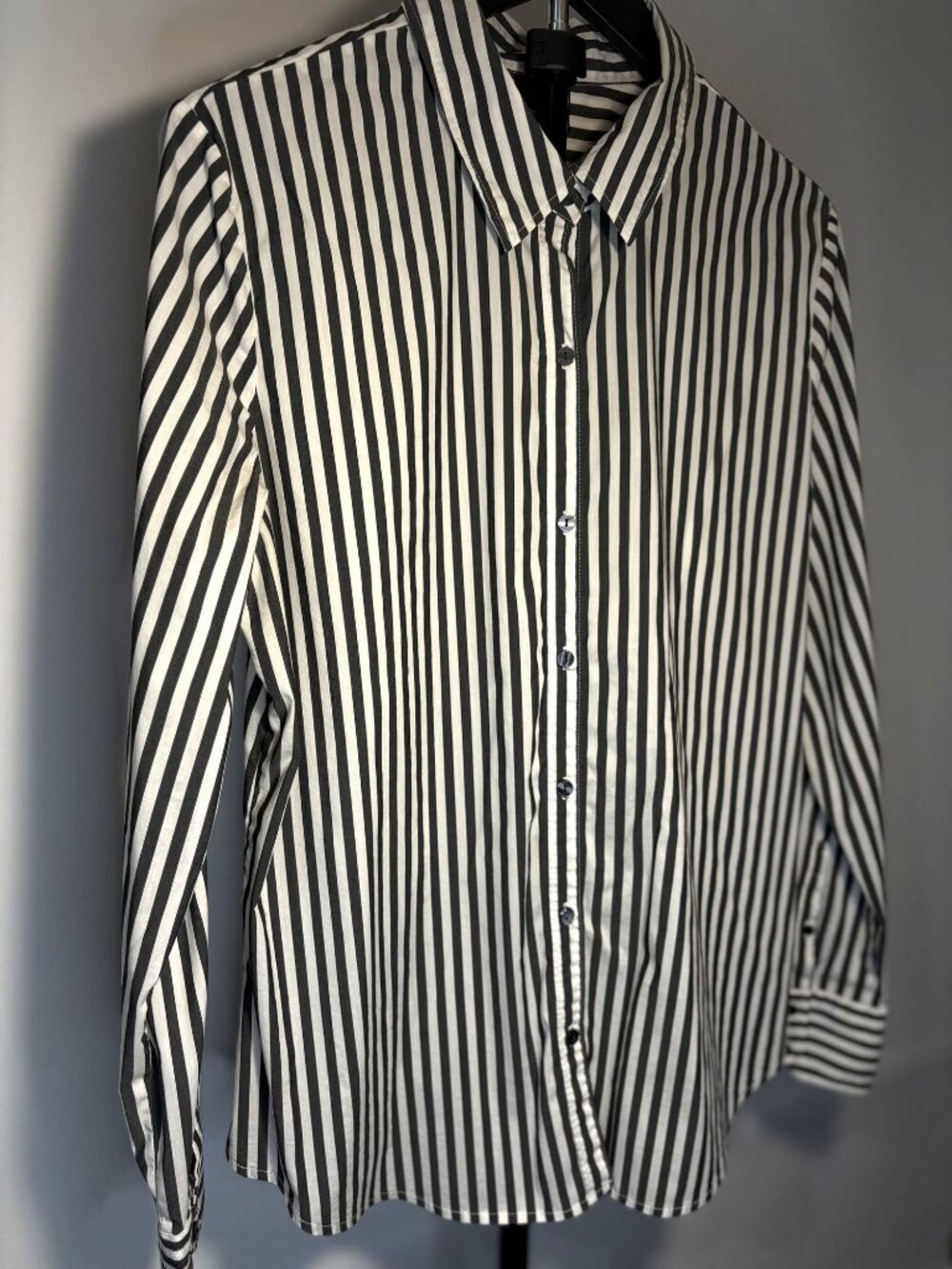 Worthington Button Up Collared Cuffed Long Sleeve Shirt Black White Striped (L) - Picture 11 of 16
